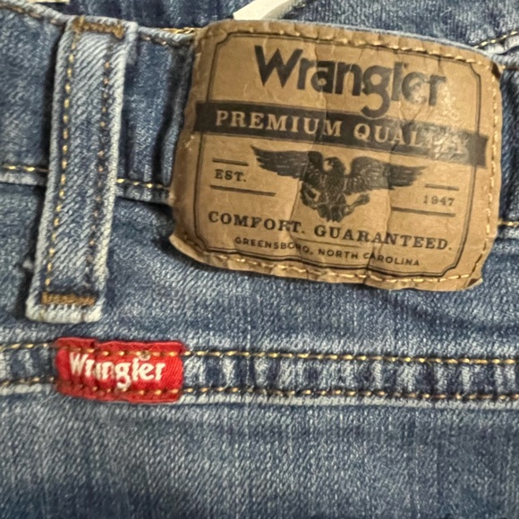 Men’s Wrangler Slim Straight Blue Jeans - Picture 4 of 5